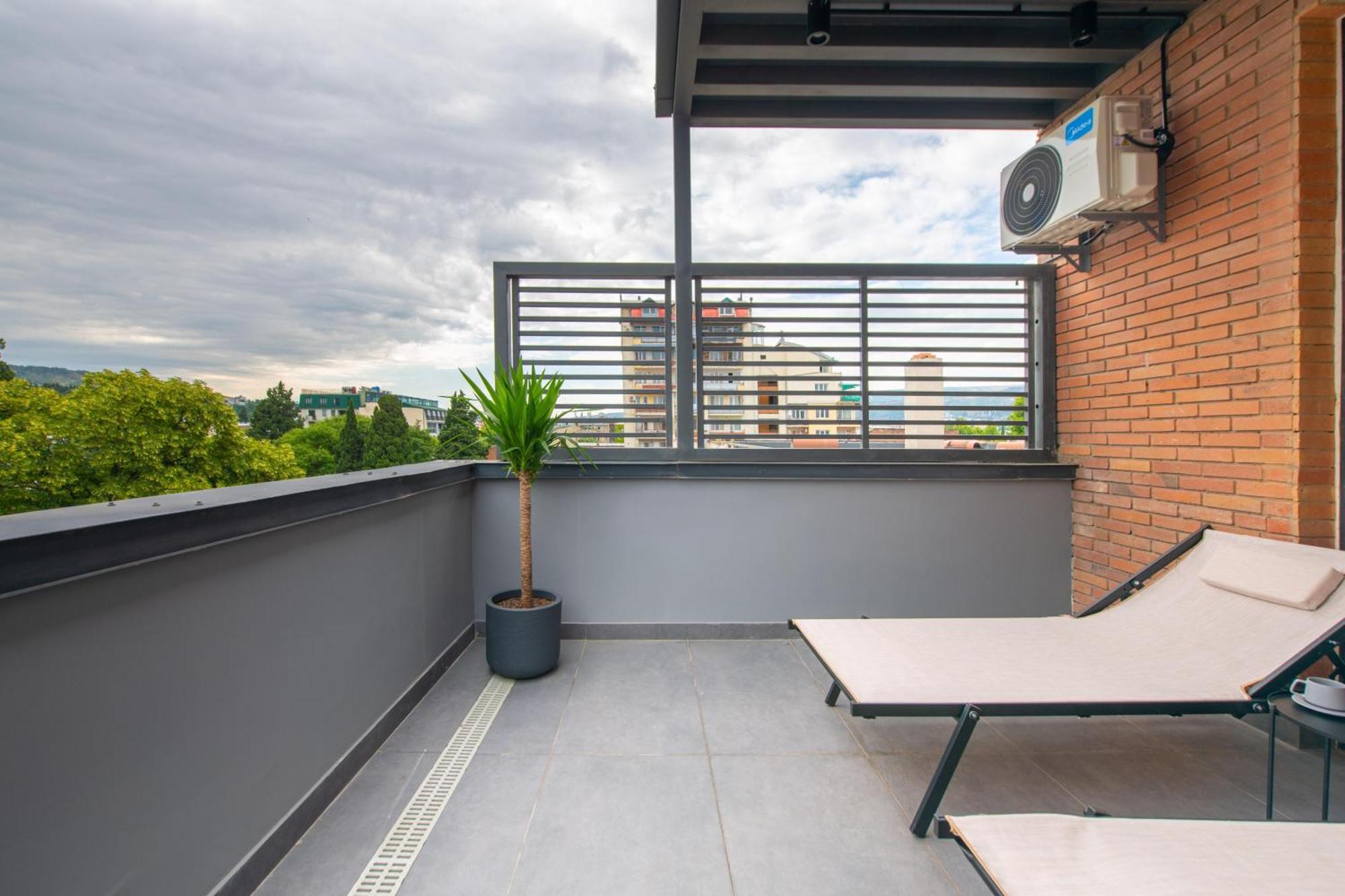 Qstay Gratus Tiflis Exterior foto